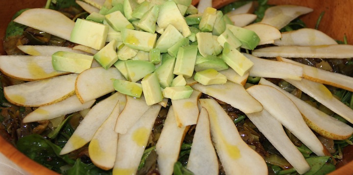 spinach-salad-with-caramelized-leeks-pears-and-avocado